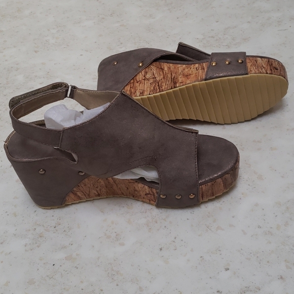Shoes - NWOT Wedge Shoes Size 39 (never been worn)